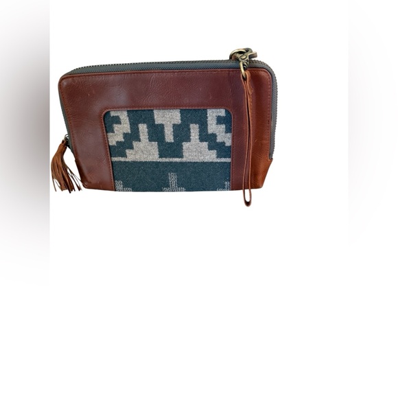 Pendleton Handbags - Pendleton Wool Wristlet Leather Zip Pouch Southwestern Geometric Pattern